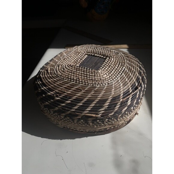 OOAK Handwoven Fret Design BASKET 9" EUC - Picture 5 of 9